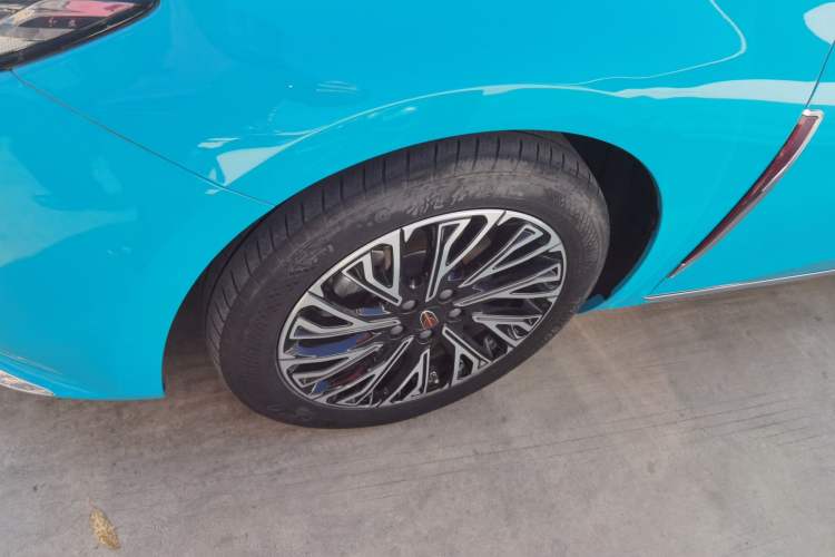 Used Hongqi H5 2024 2.0T Automatic Smart Connect Flagship Edition Left Front Wheel Hub