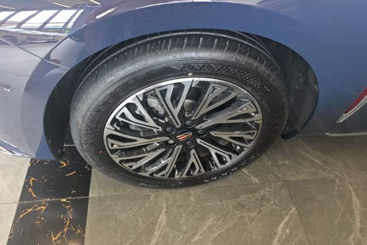 Used Hongqi H5 2024 2.0T Automatic Smart Connect Flagship Edition Left Front Wheel Hub
