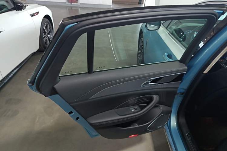 Used Hongqi H5 2024 1.5T HEV Smart Connect Flagship Edition Left Rear Door Interior
