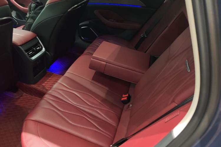 Used Hongqi H5 2024 2.0T Automatic Smart Connect Flagship Edition Left Rear Seat