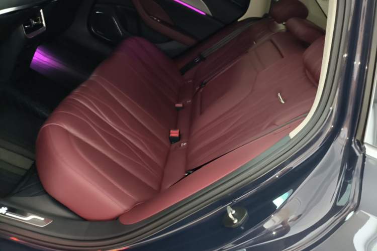 Used Hongqi H5 2024 2.0T Automatic Smart Connect Flagship Edition Left Rear Seat