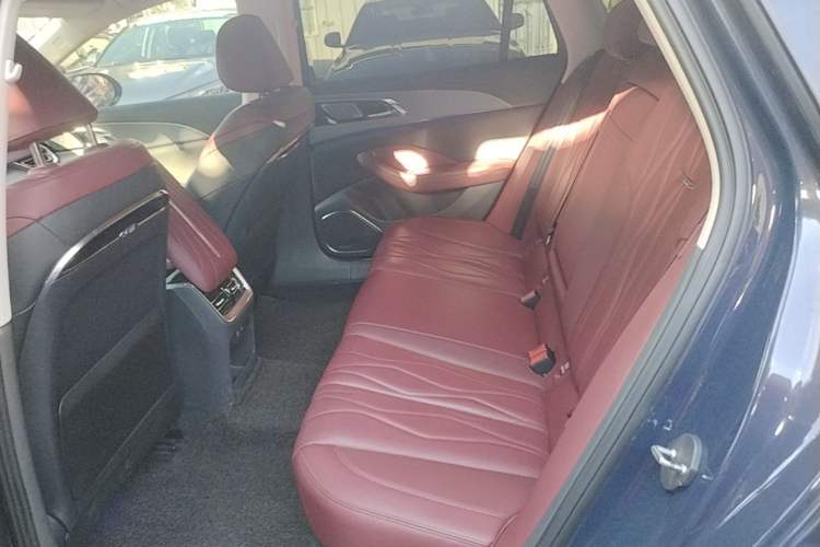 Used Hongqi H5 2024 2.0T Automatic Smart Connect Flagship Edition Left Rear Seat