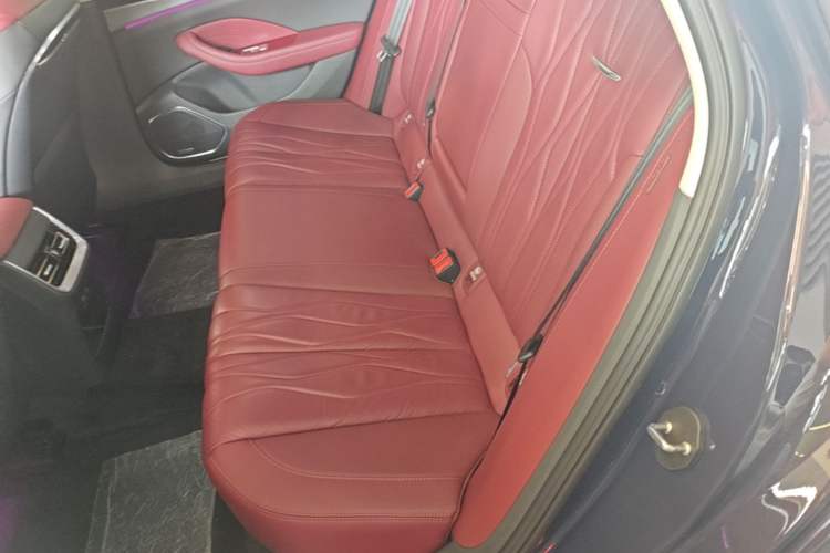 Used Hongqi H5 2024 2.0T Automatic Smart Connect Flagship Edition Left Rear Seat