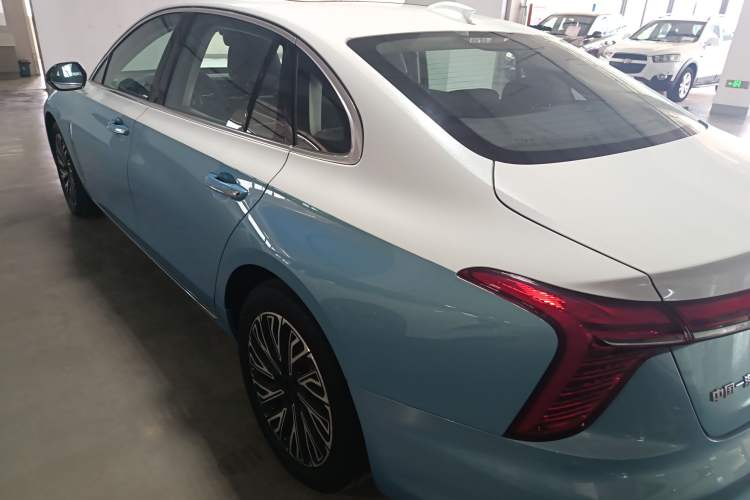 Used Hongqi H5 2024 1.5T HEV Smart Connect Flagship Edition Left Side