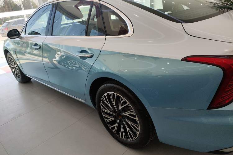 Used Hongqi H5 2024 1.5T HEV Smart Connect Flagship Edition Left Side