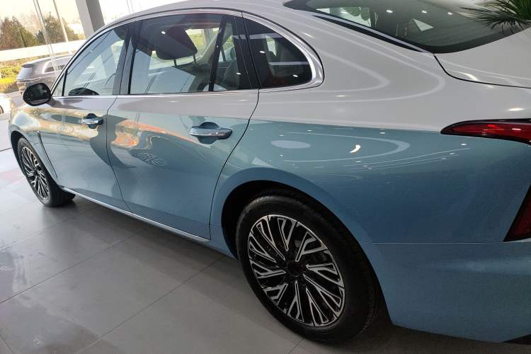 Used Hongqi H5 2024 1.5T HEV Smart Connect Flagship Edition Left Side