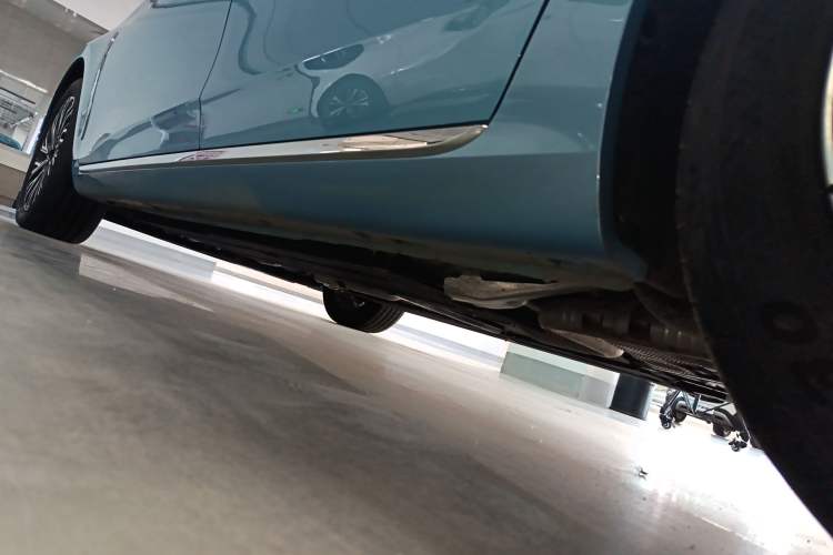 Used Hongqi H5 2024 1.5T HEV Smart Connect Flagship Edition Left Side Sill