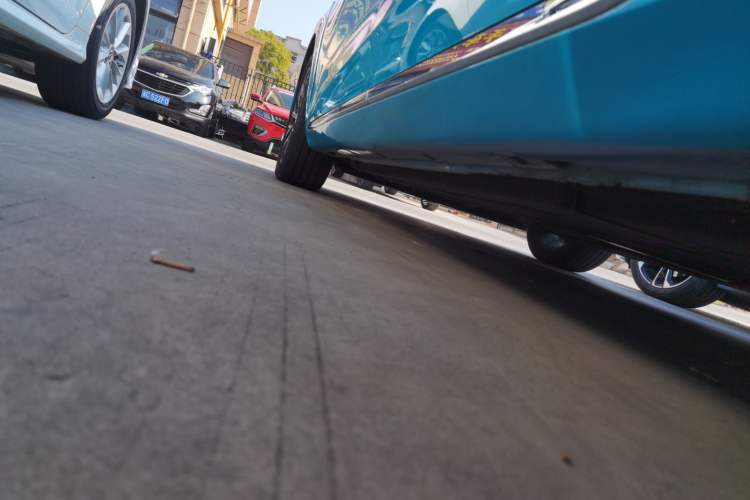 Used Hongqi H5 2024 2.0T Automatic Smart Connect Flagship Edition Left Side Sill