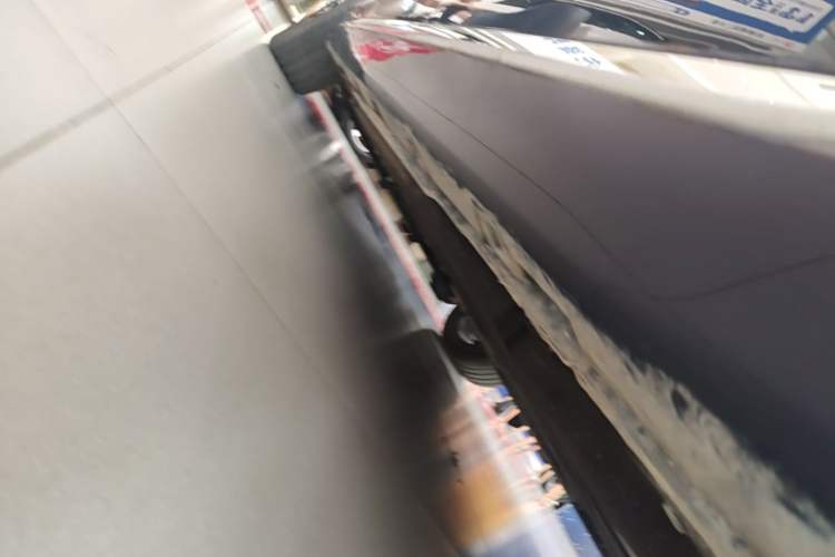 Used Hongqi H5 2024 2.0T Automatic Smart Connect Flagship Edition Left Side Sill