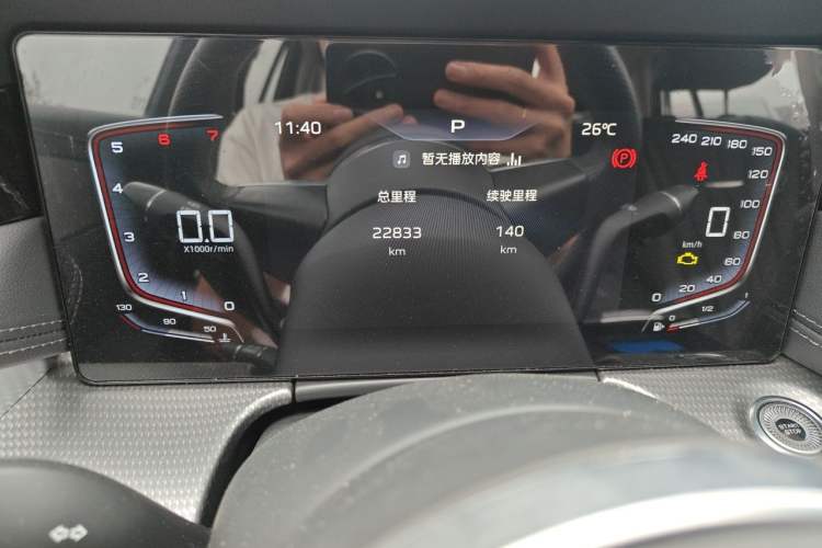 Used Hongqi H5 2024 1.5T DCT Smart Connect Flagship Edition Odometer Close Up