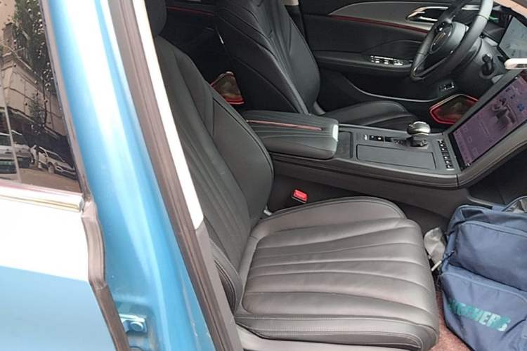 Used Hongqi H5 2024 1.5T HEV Smart Connect Flagship Edition Right Front Seat