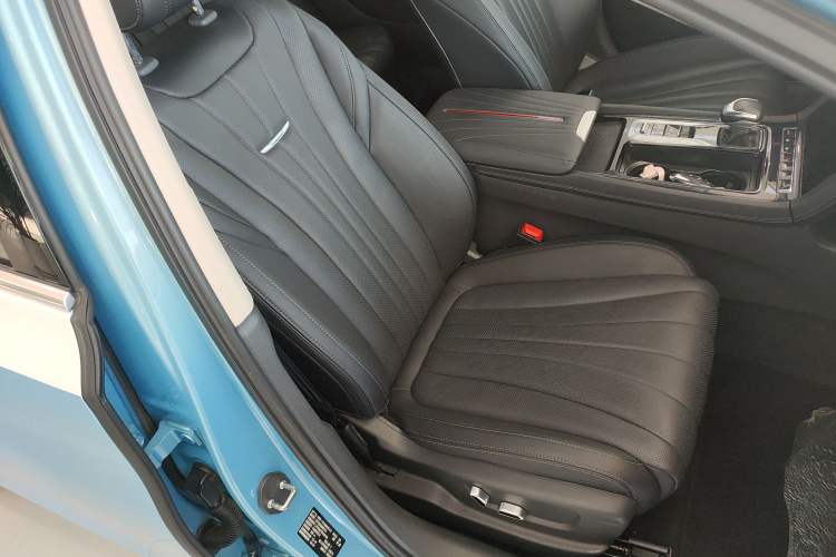 Used Hongqi H5 2024 1.5T HEV Smart Connect Flagship Edition Right Front Seat