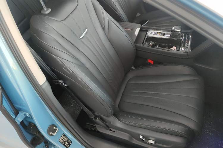 Used Hongqi H5 2024 1.5T HEV Smart Connect Flagship Edition Right Front Seat