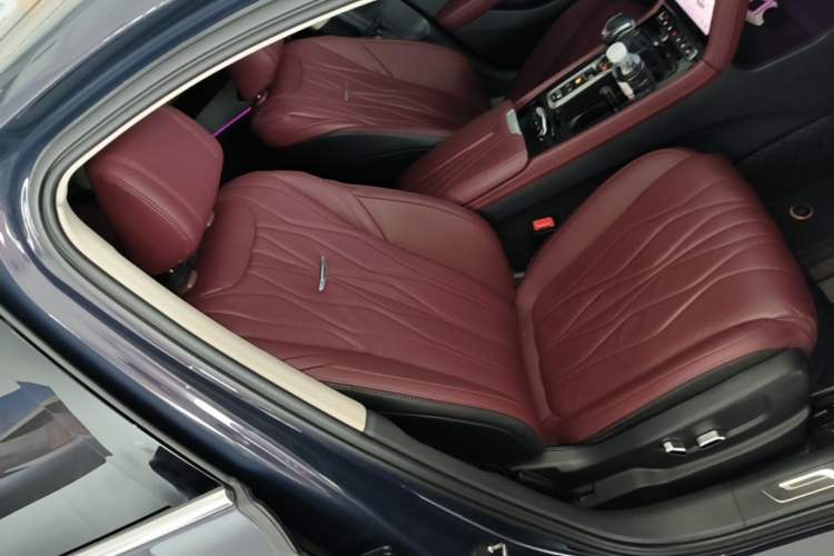 Used Hongqi H5 2024 2.0T Automatic Smart Connect Flagship Edition Right Front Seat