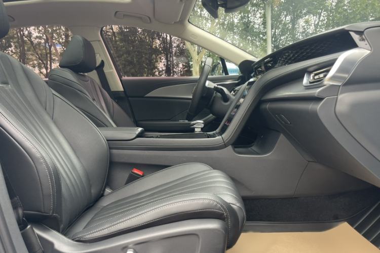 Used Hongqi H5 2024 1.5T HEV Smart Connect Flagship Edition Right Front Seat