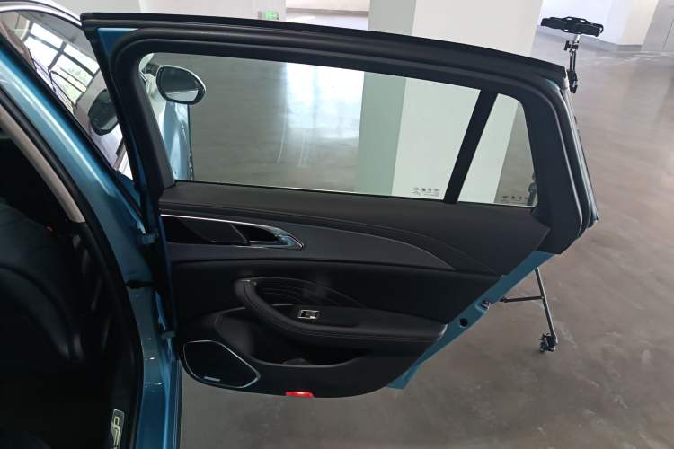 Used Hongqi H5 2024 1.5T HEV Smart Connect Flagship Edition Right Rear Door Interior