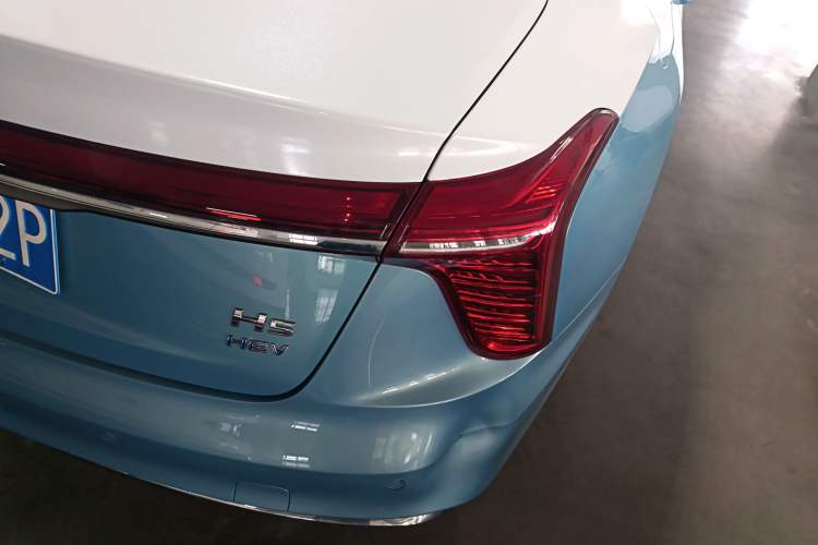 Used Hongqi H5 2024 1.5T HEV Smart Connect Flagship Edition Right Rear Taillight