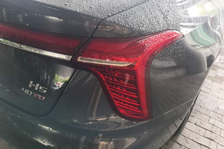 Used Hongqi H5 2024 2.0T Automatic Smart Connect Flagship Edition Right Rear Taillight