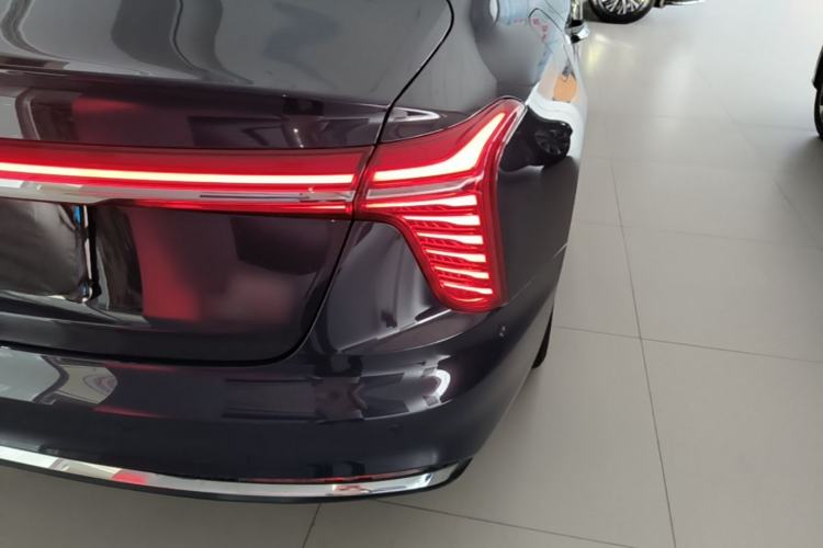 Used Hongqi H5 2024 2.0T Automatic Smart Connect Flagship Edition Right Rear Taillight