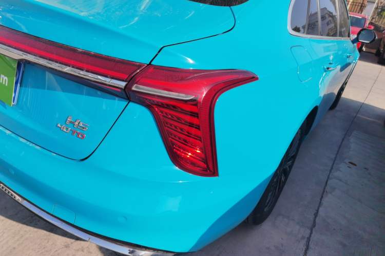 Used Hongqi H5 2024 2.0T Automatic Smart Connect Flagship Edition Right Rear Taillight