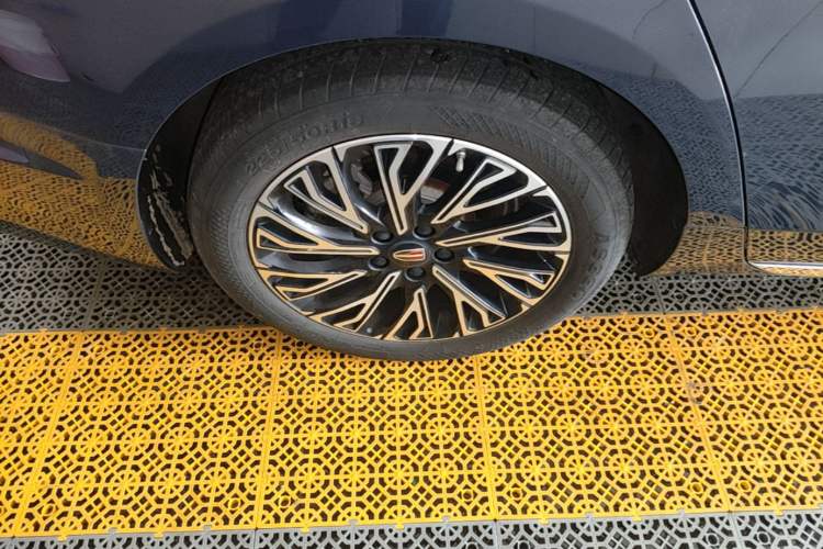 Used Hongqi H5 2024 2.0T Automatic Smart Connect Flagship Edition Right Rear Wheel Hub