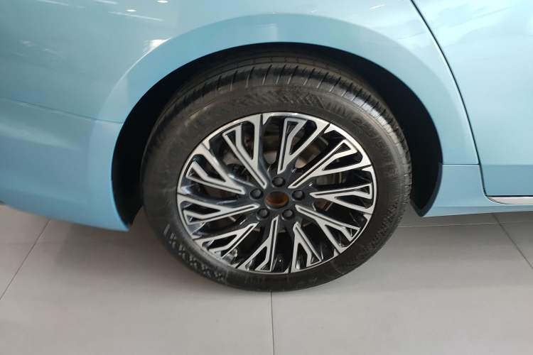 Used Hongqi H5 2024 1.5T HEV Smart Connect Flagship Edition Right Rear Wheel Hub