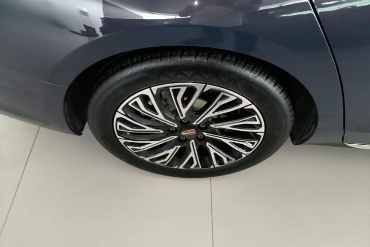 Used Hongqi H5 2024 2.0T Automatic Smart Connect Flagship Edition Right Rear Wheel Hub