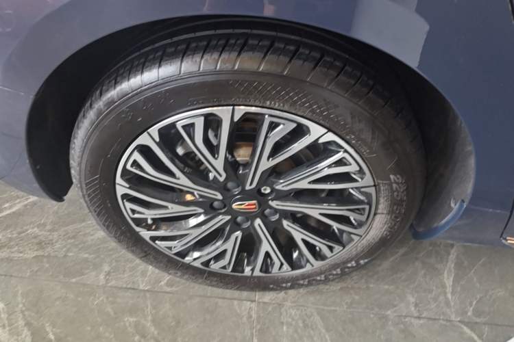 Used Hongqi H5 2024 2.0T Automatic Smart Connect Flagship Edition Right Rear Wheel Hub