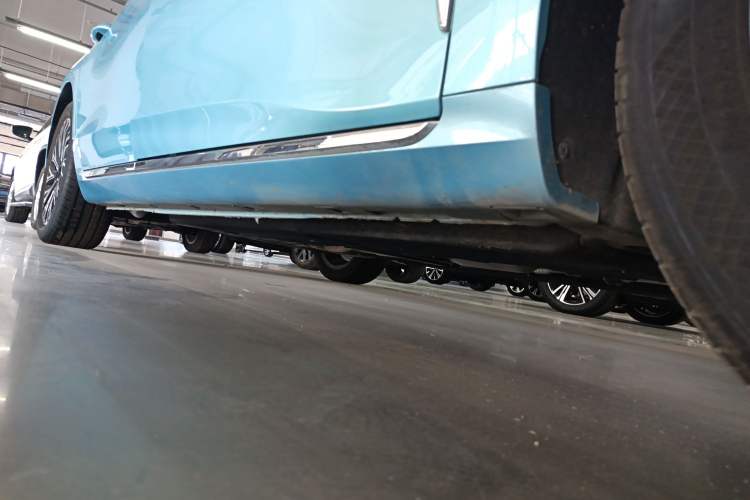 Used Hongqi H5 2024 1.5T HEV Smart Connect Flagship Edition Right Side Sill