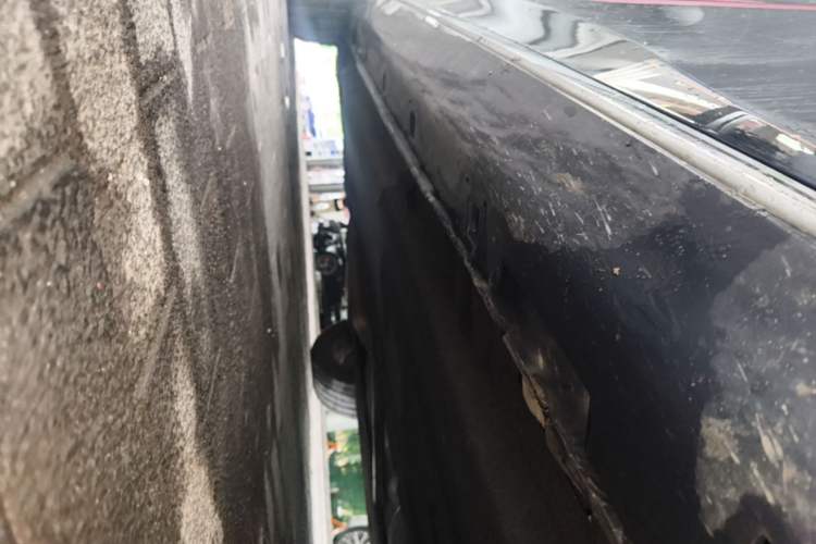 Used Hongqi H5 2024 2.0T Automatic Smart Connect Flagship Edition Right Side Sill