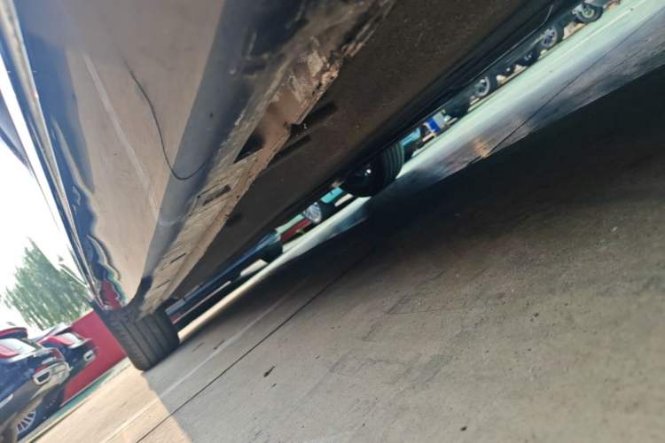Used Hongqi H5 2024 2.0T Automatic Smart Connect Flagship Edition Right Side Sill