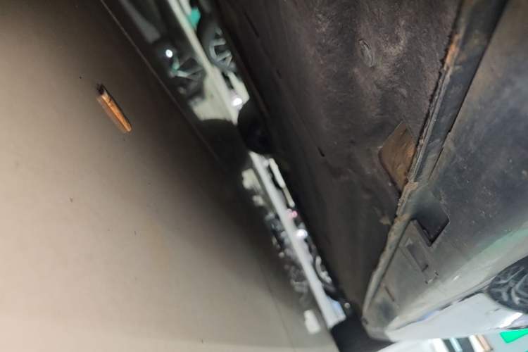 Used Hongqi H5 2024 2.0T Automatic Smart Connect Flagship Edition Right Side Sill