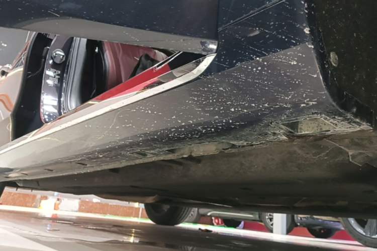 Used Hongqi H5 2024 2.0T Automatic Smart Connect Flagship Edition Right Side Sill