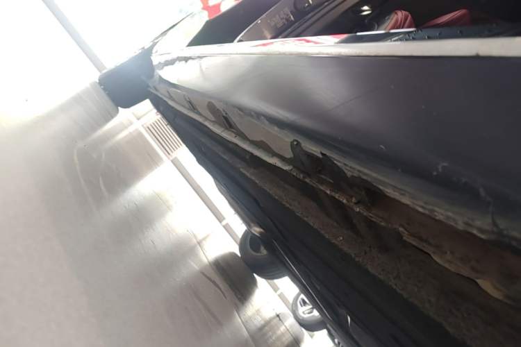 Used Hongqi H5 2024 2.0T Automatic Smart Connect Flagship Edition Right Side Sill