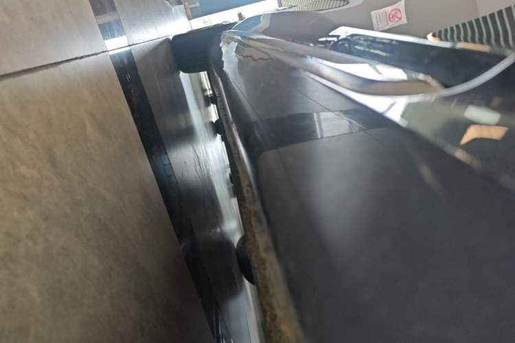 Used Hongqi H5 2024 2.0T Automatic Smart Connect Flagship Edition Right Side Sill