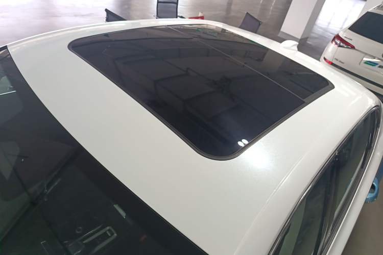 Used Hongqi H5 2024 1.5T HEV Smart Connect Flagship Edition Roof