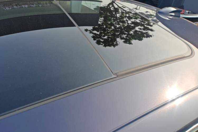 Used Hongqi H5 2024 2.0T Automatic Smart Connect Flagship Edition Roof