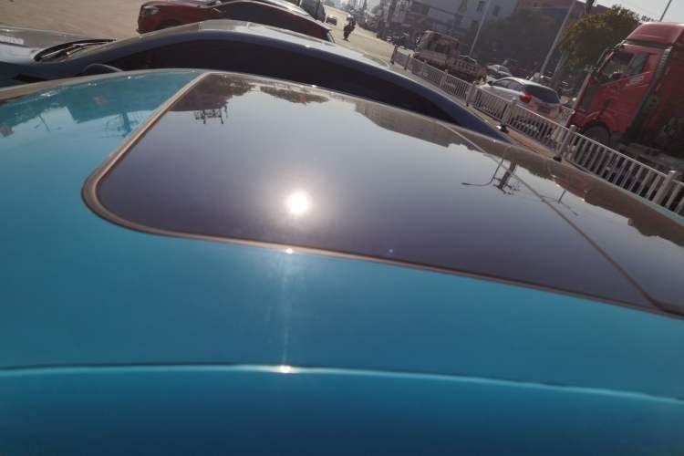 Used Hongqi H5 2024 2.0T Automatic Smart Connect Flagship Edition Roof