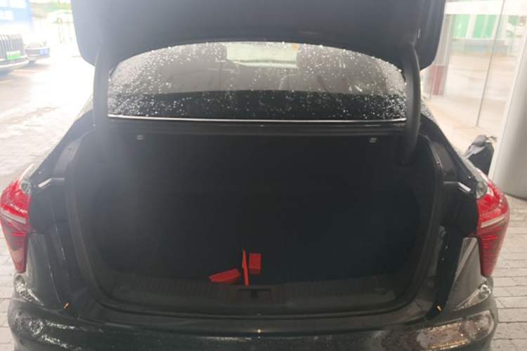 Used Hongqi H5 2024 2.0T Automatic Smart Connect Flagship Edition Trunk