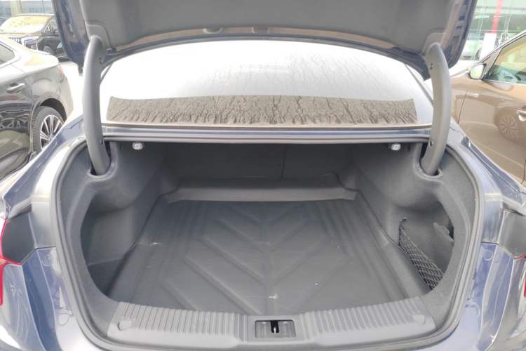 Used Hongqi H5 2024 2.0T Automatic Smart Connect Flagship Edition Trunk