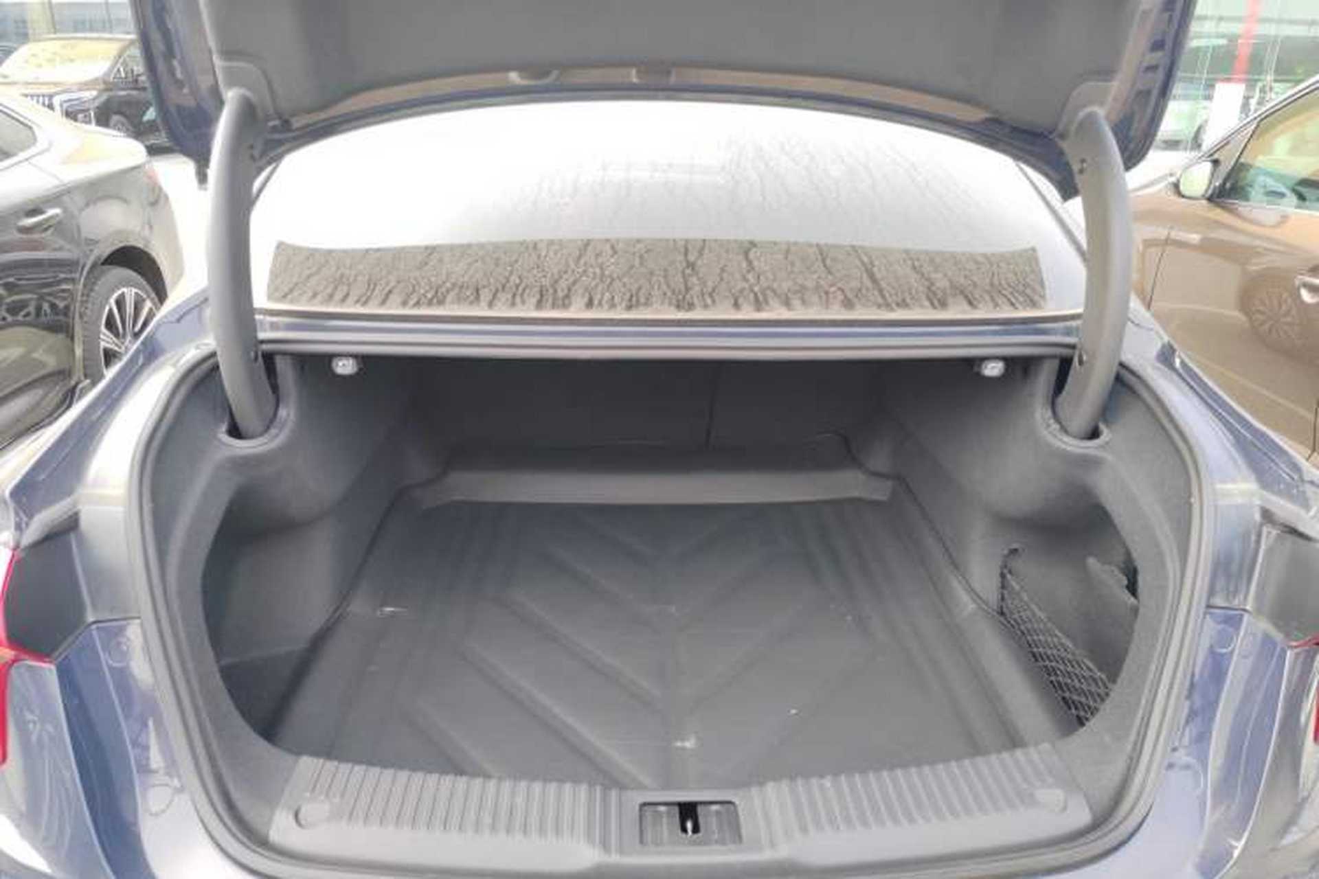 Used Hongqi H5 2024 2.0T Automatic Smart Connect Flagship Edition Trunk