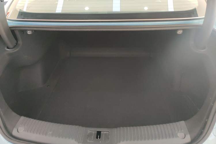 Used Hongqi H5 2024 1.5T HEV Smart Connect Flagship Edition Trunk