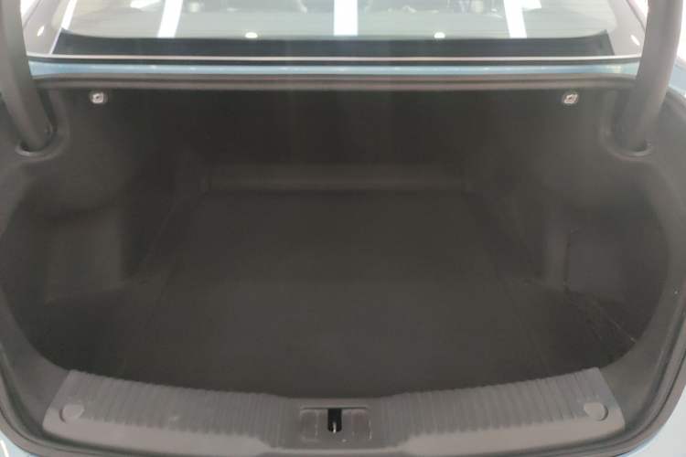 Used Hongqi H5 2024 1.5T HEV Smart Connect Flagship Edition Trunk