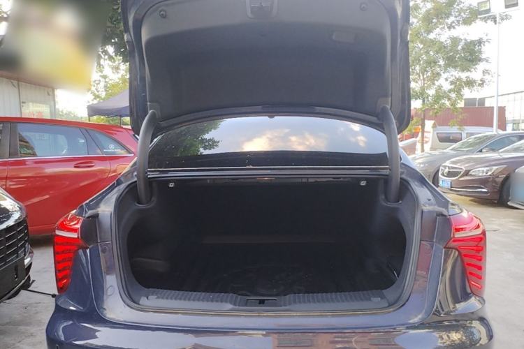 Used Hongqi H5 2024 2.0T Automatic Smart Connect Flagship Edition Trunk