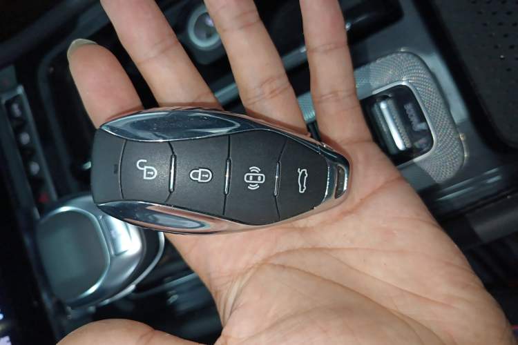 Used Hongqi H5 2024 1.5T HEV Smart Connect Flagship Edition Vehicle Key