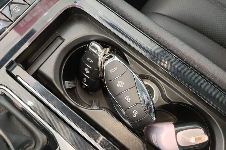Used Hongqi H5 2024 1.5T HEV Smart Connect Flagship Edition Vehicle Key