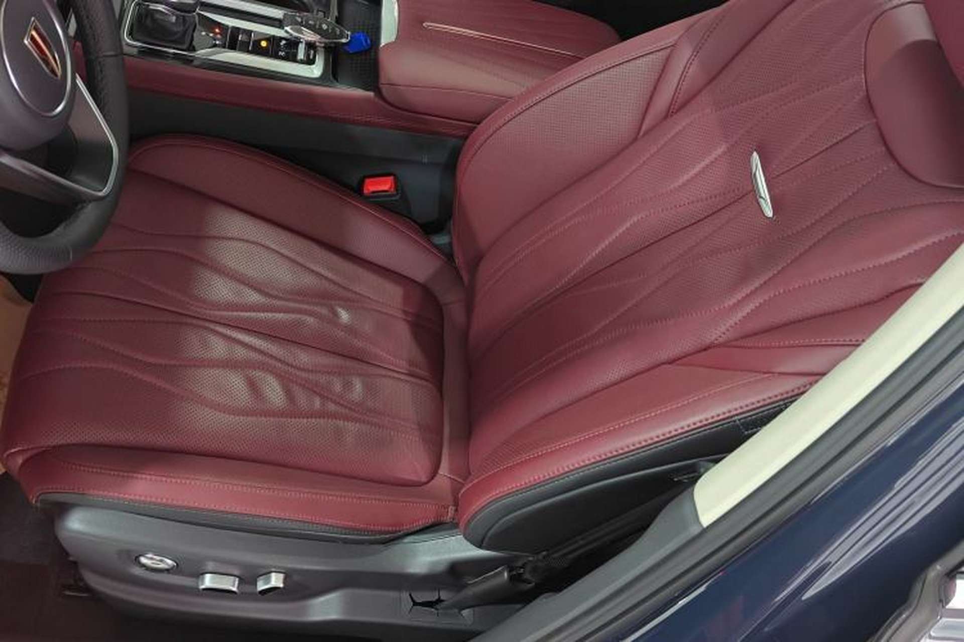 Used Hongqi H5 2024 2.0T Automatic Smart Connect Flagship Edition Left Front Seat