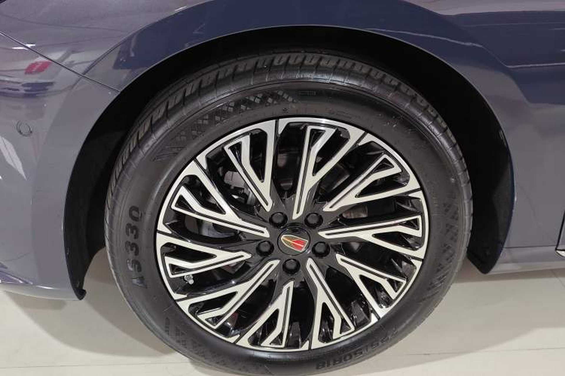 Used Hongqi H5 2024 2.0T Automatic Smart Connect Flagship Edition Left Front Wheel Hub