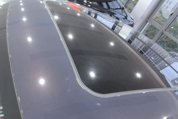 Used Hongqi H5 2024 2.0T Automatic Smart Connect Flagship Edition Roof