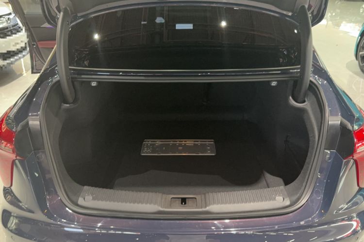 Used Hongqi H5 2024 2.0T Automatic Smart Connect Flagship Edition Trunk